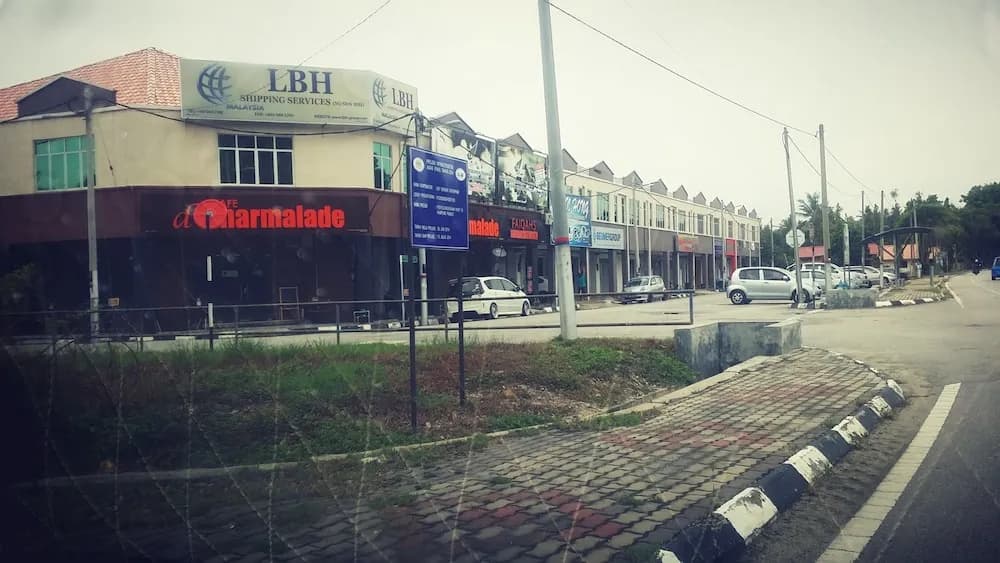 Fahaz Lumut Homestay - photo 1