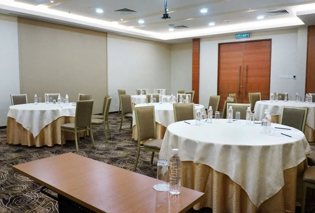 The Waterfront Hotel - photo 27