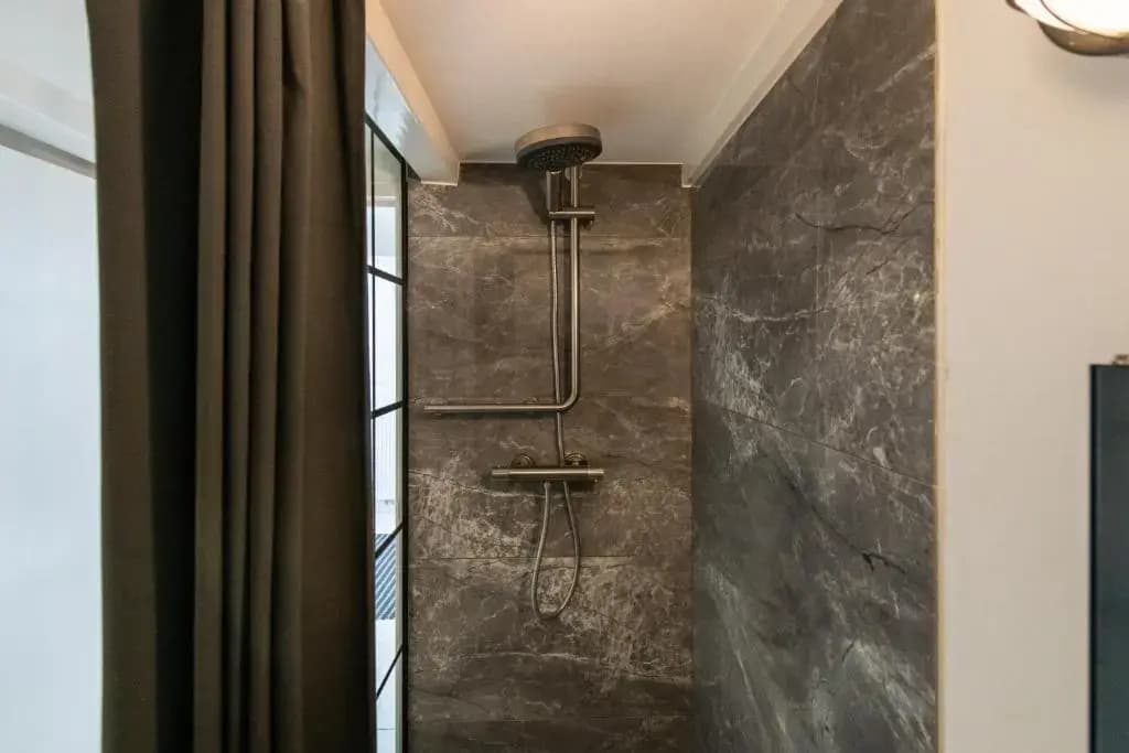 Two Rooms in City Centre - photo 9