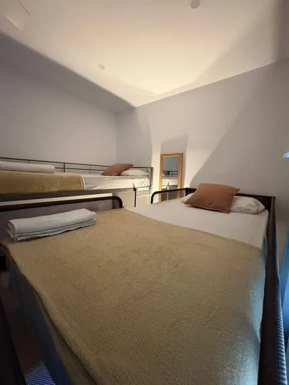 Meridian Rooms - photo 13