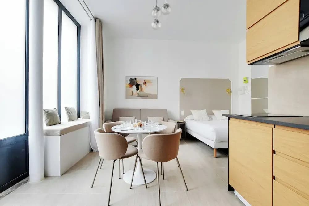 Studio Moderne - AC- 4P- Champ-de-mars - photo 1