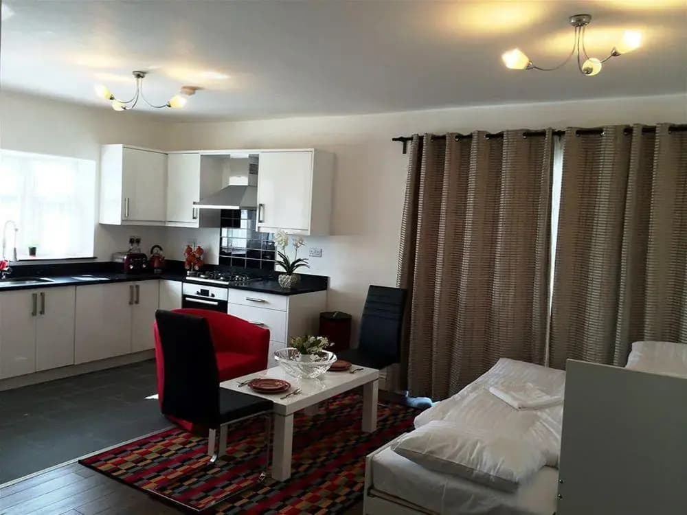 Globe City Apartments - photo 7