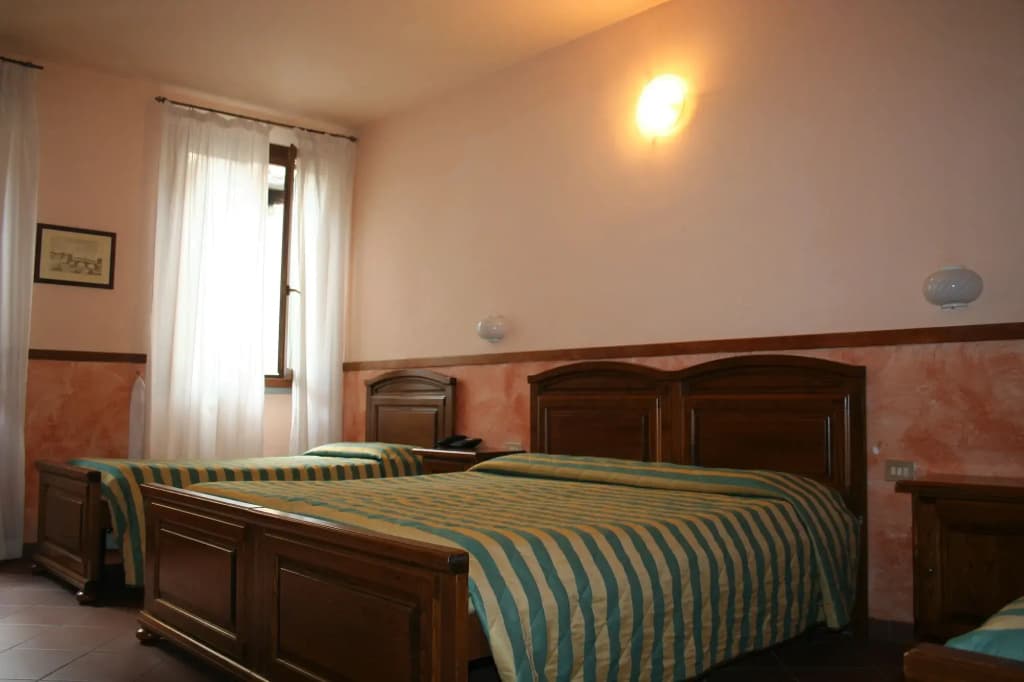 Monica Hotel - photo 4