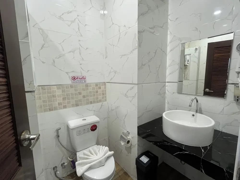 J & Ariya Hotel - photo 26