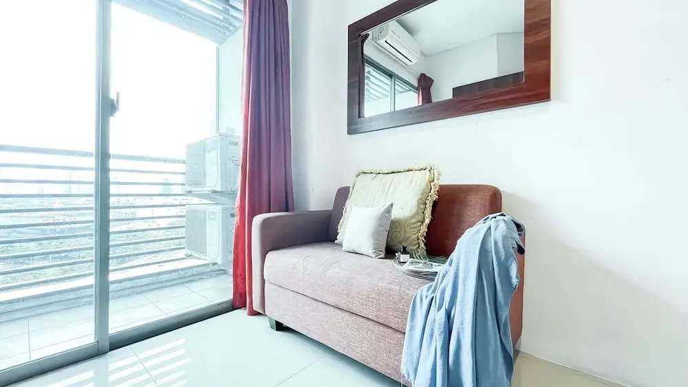 Spacious 2BR Apartment at GP Plaza - photo 16