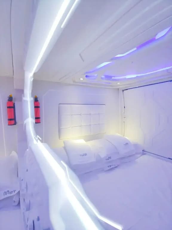 Met A Space Pod At Asoke - photo 8
