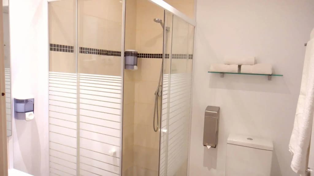 Hostal Live Natura Barcelona - photo 9