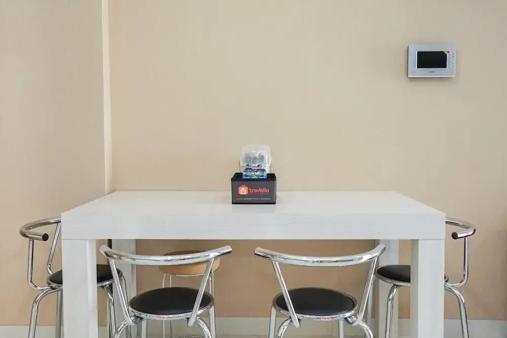 Cozy 2BR Apartment at The Mansion Kemayoran - photo 2