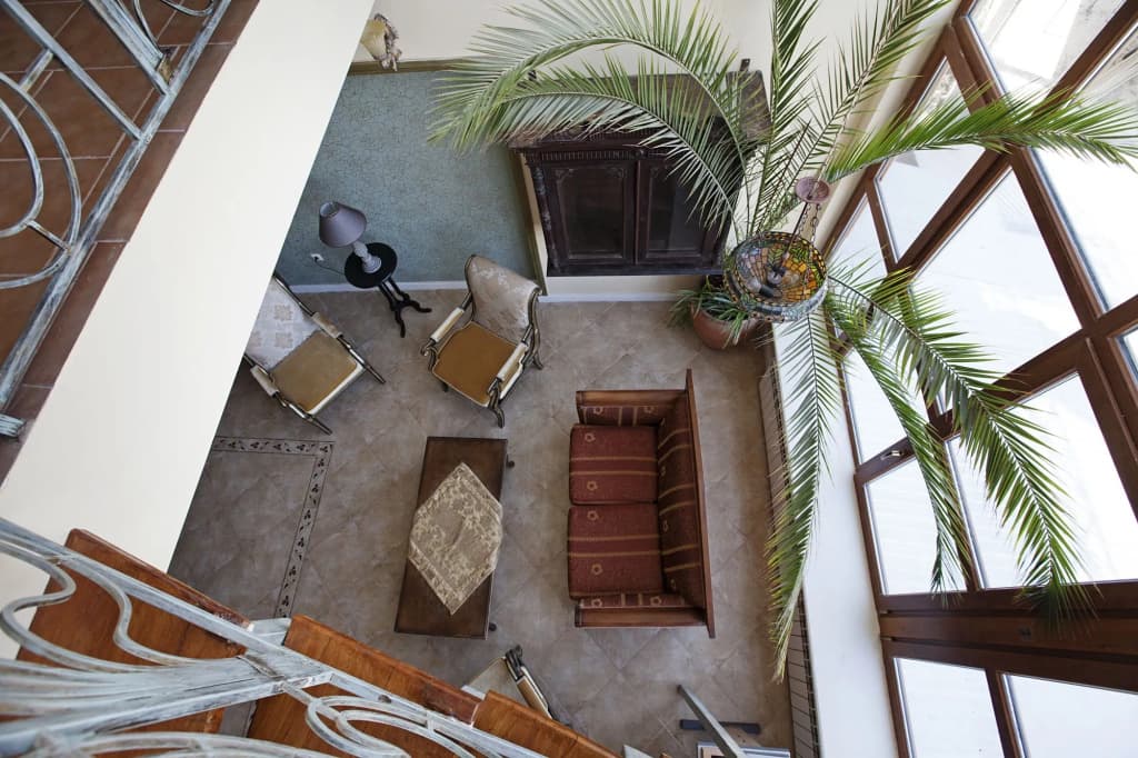Caravan Hotel - photo 12