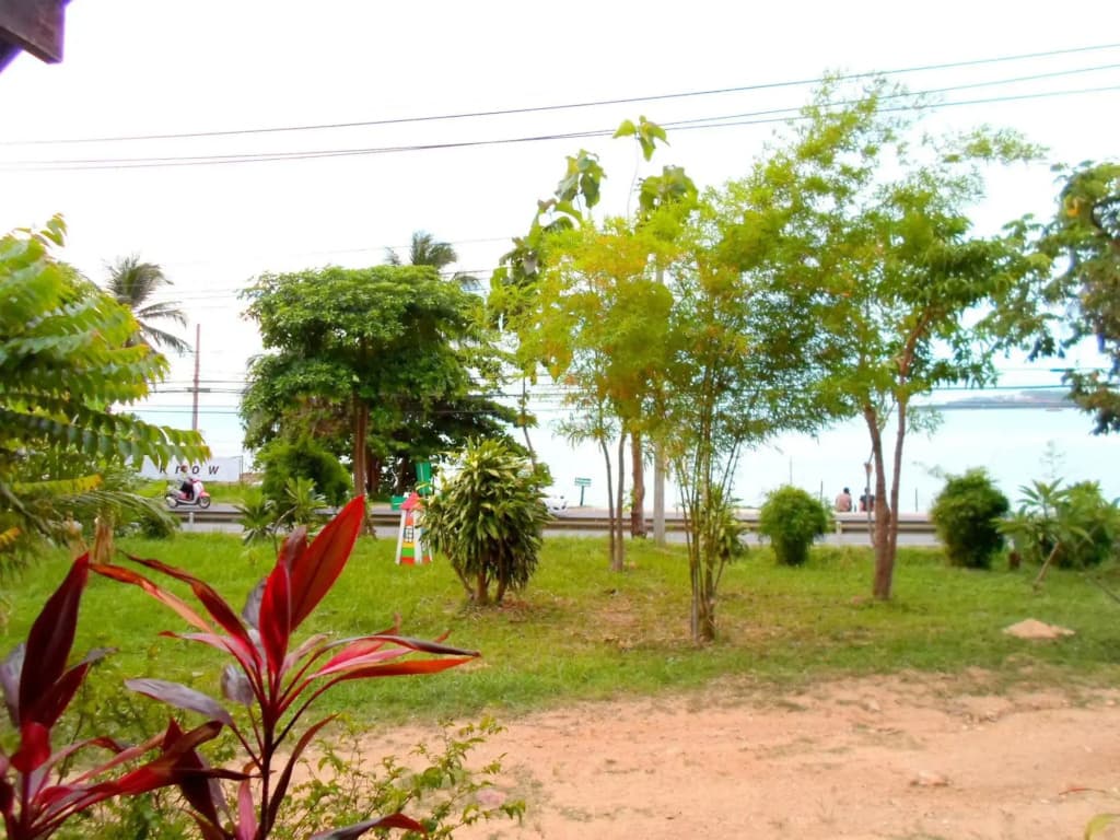 Bangrak Bungalow - photo 4