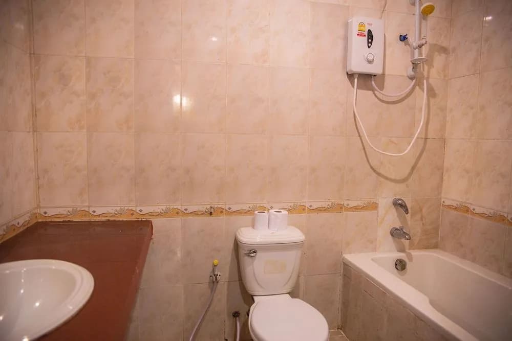 Hotel Rajdhani Palace - photo 8