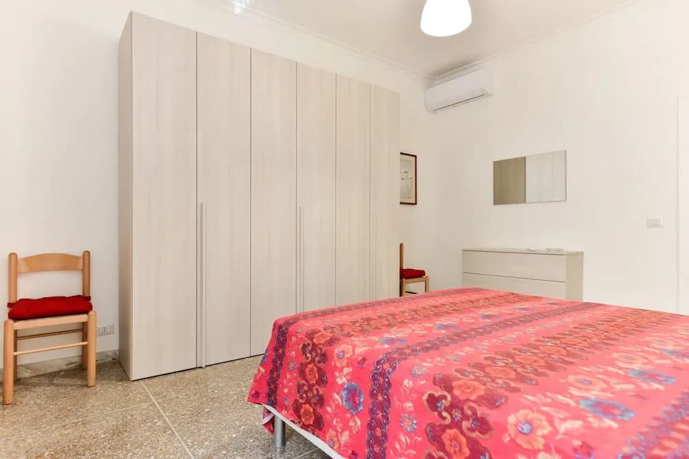 Red & White Vatican Apartment - photo 16