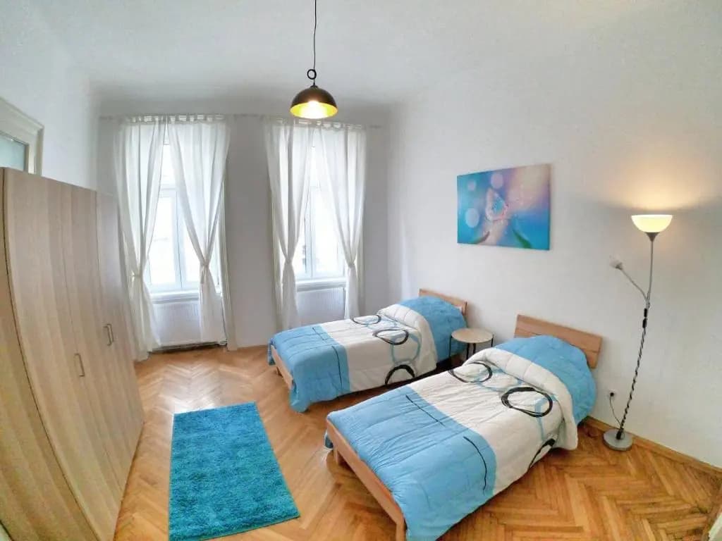 Central-Located Flat - photo 4