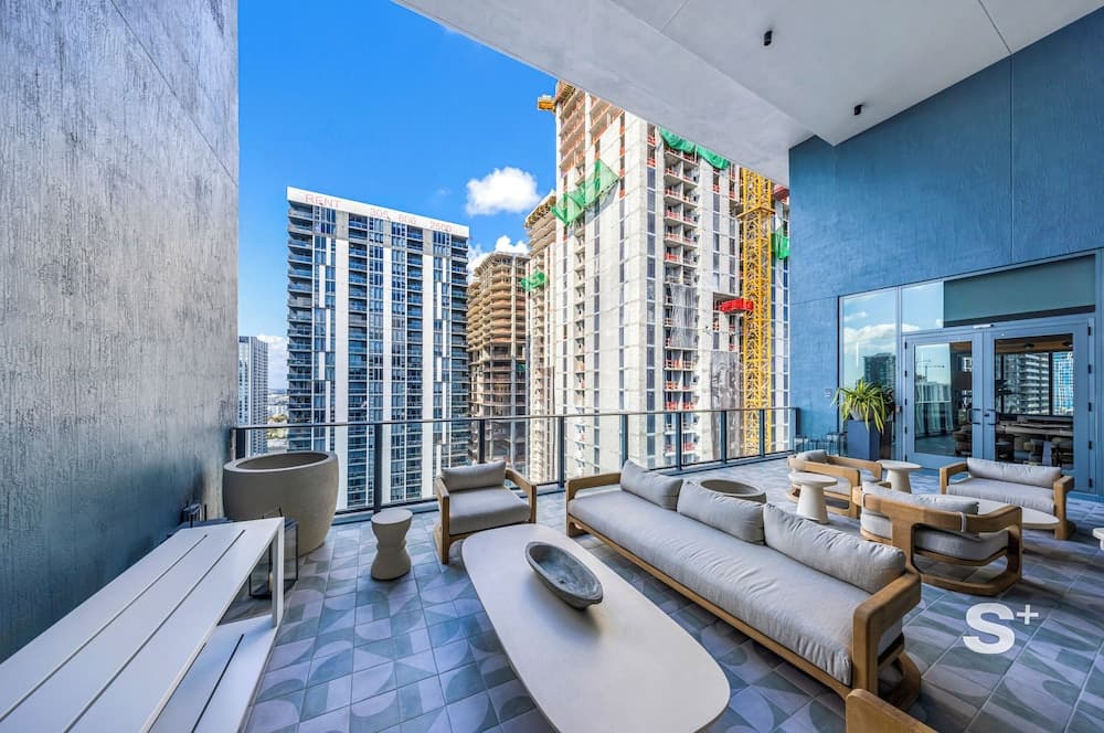 Cozy & Spacious Studio - City Views - photo 18