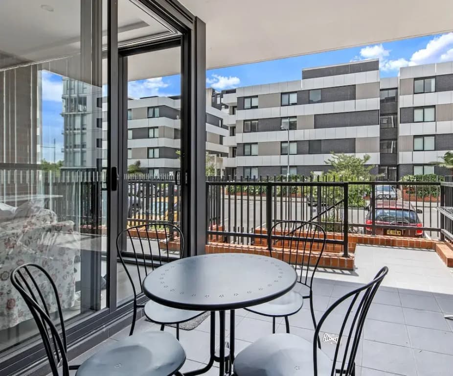 Kozyguru | Penrith | 2 Bed 2 Bath Apt Free Parking - photo 3