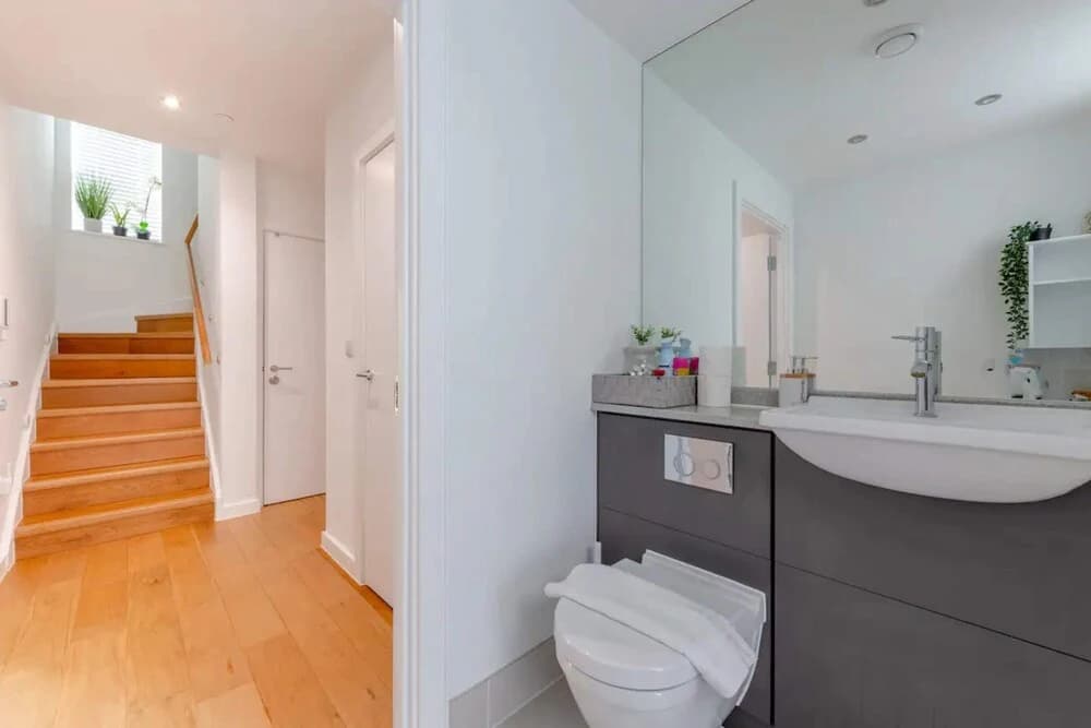 Spacious & Family Friendly 3BD House - Stratford - photo 8