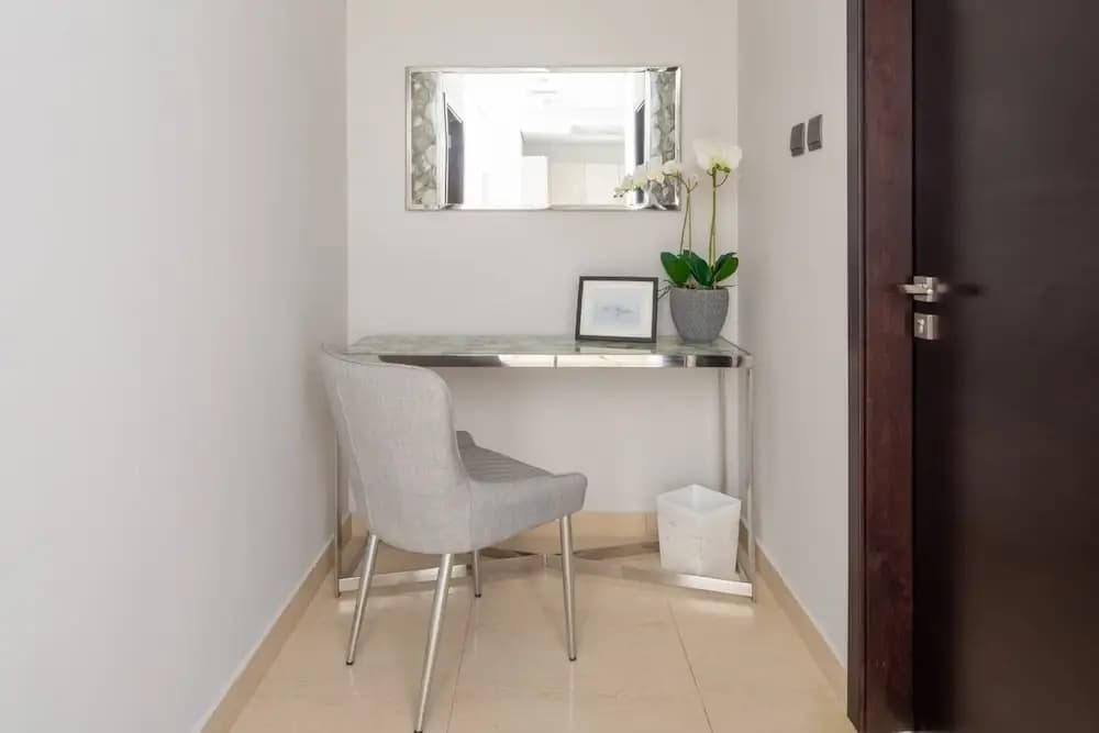 Spacious & Adorable 1BR in Downtown Dubai - photo 5