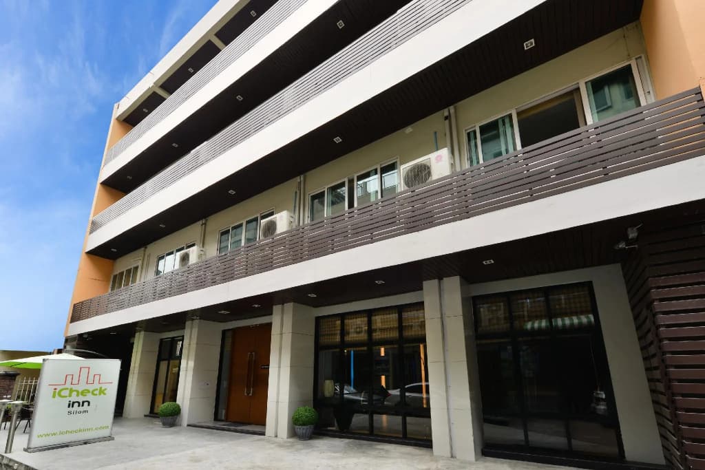iCheck inn Gems Center Silom - main photo