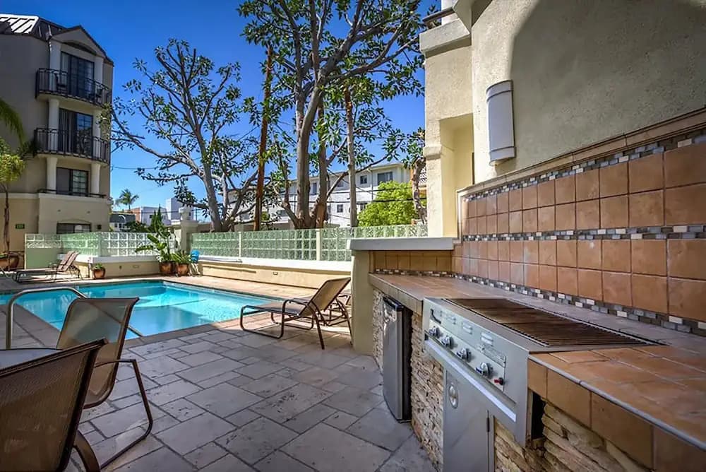 Beverly Hills Privilege - photo 13