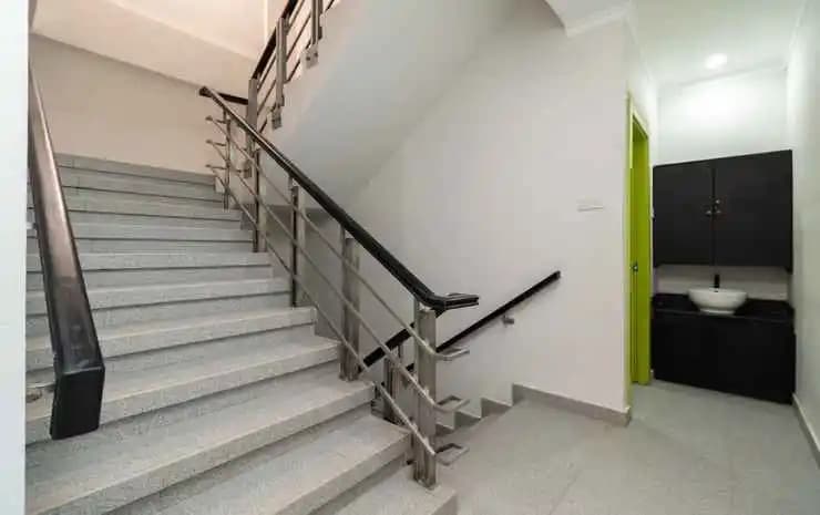 Urbanview Hotel Bizhome Artha Gading Boulevard by RedDoorz - main photo