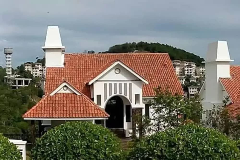 Penang Hilltop Seaview Bungalow - photo 1