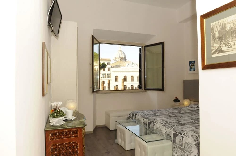 Superior Relais Temple View - photo 5