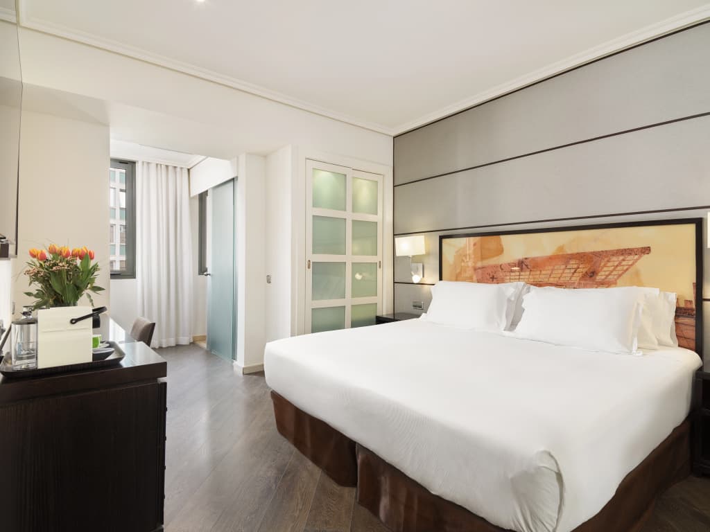 H10 Universitat Hotel - photo 4
