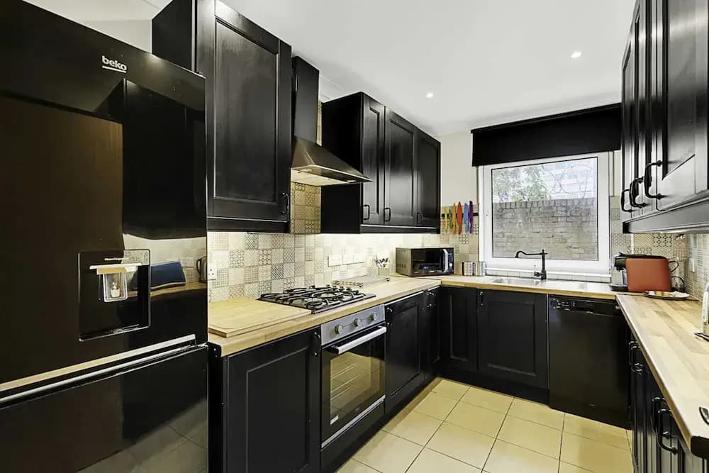 Charming Centrally Located Wimbledon Flat - photo 14