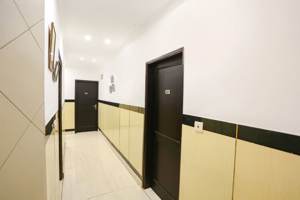 FabExpress Lloyd House - photo 12