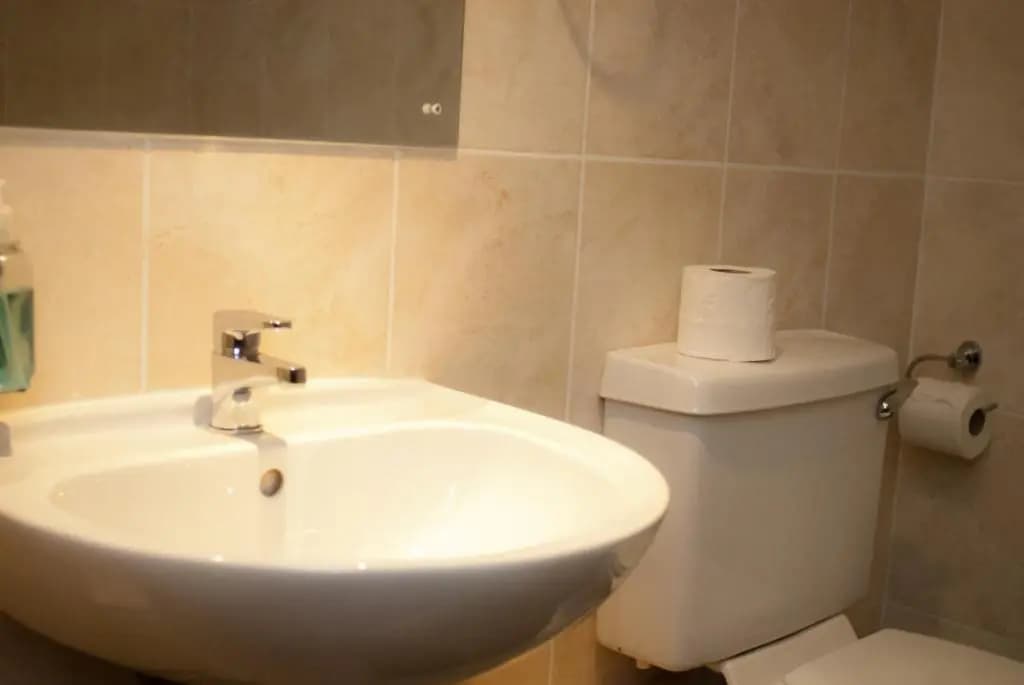 Edinburgh House Hotel - photo 9