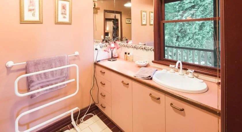 Rustic Refuge Guesthouse - photo 8