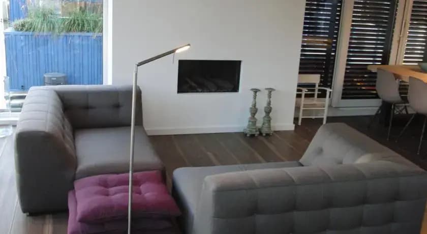 Floating House - photo 2