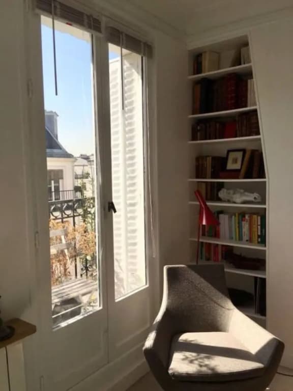 Modern Studio In Paris With Balcony - photo 7