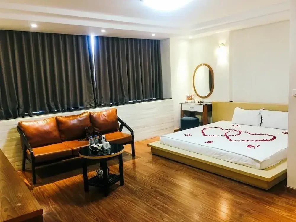 Hoang Gia Hotel 150 Nghi Tam HN-BayLux - photo 1