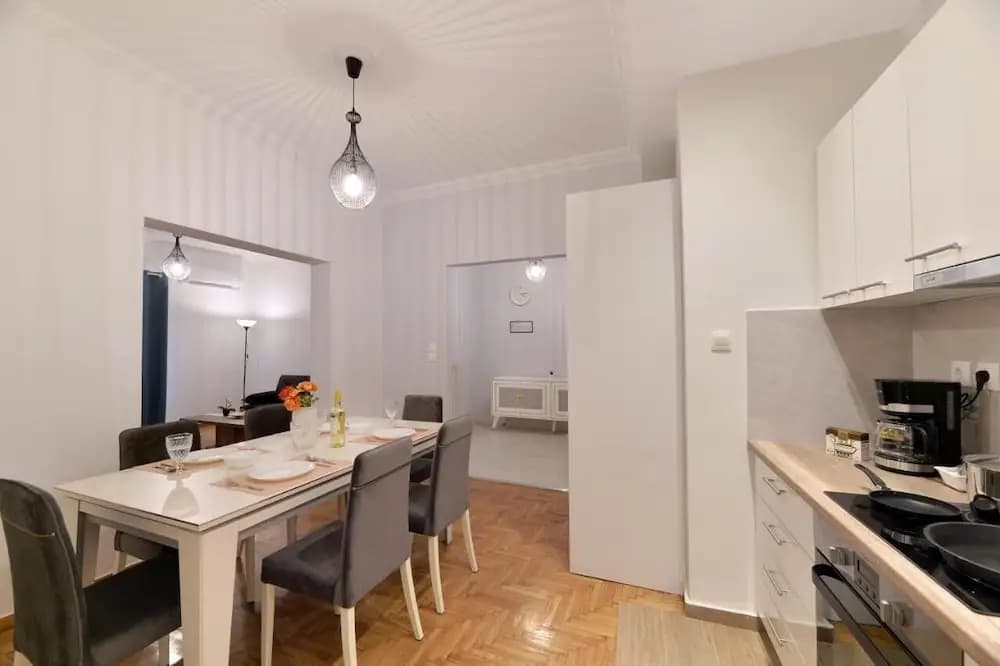 GTD8210 - Acropolis Cozy Apt. - photo 16