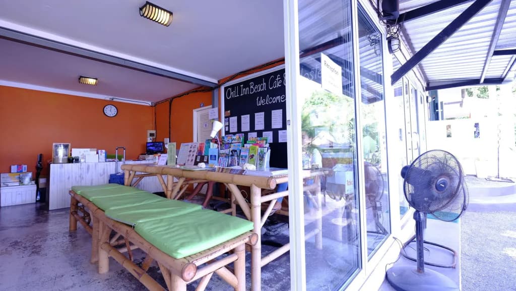 Chill Inn Beach Cafe & Hostel - photo 10