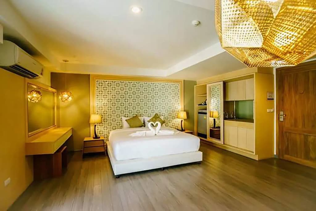 Moon Dragon Hotel - photo 3