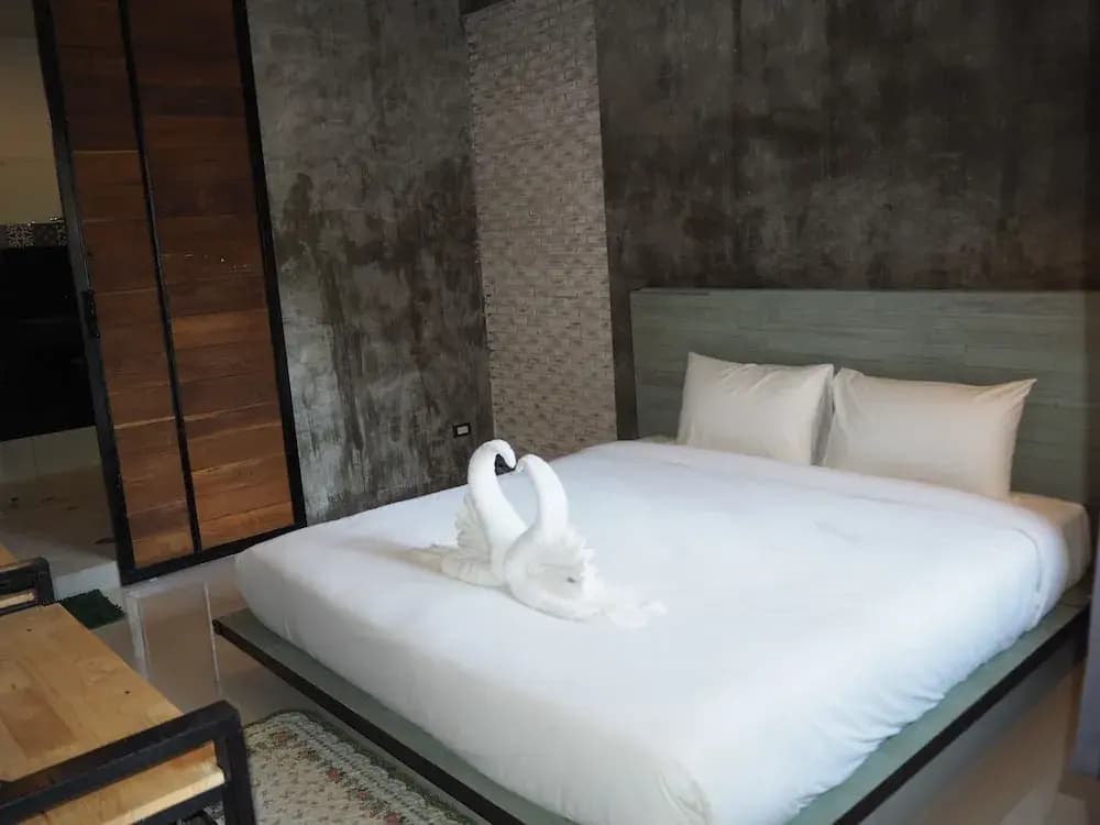 Sherloft Home and Hostel Private Room - photo 2