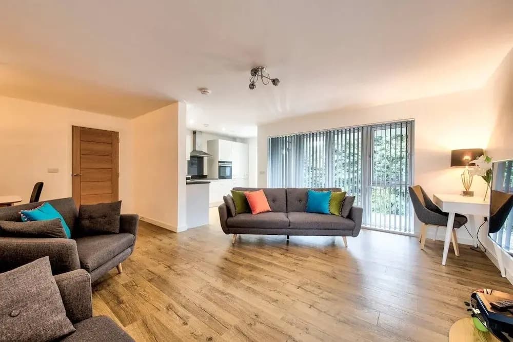 Stylish 2 Bed Apartment, With Easy Access To The City Centre - photo 2