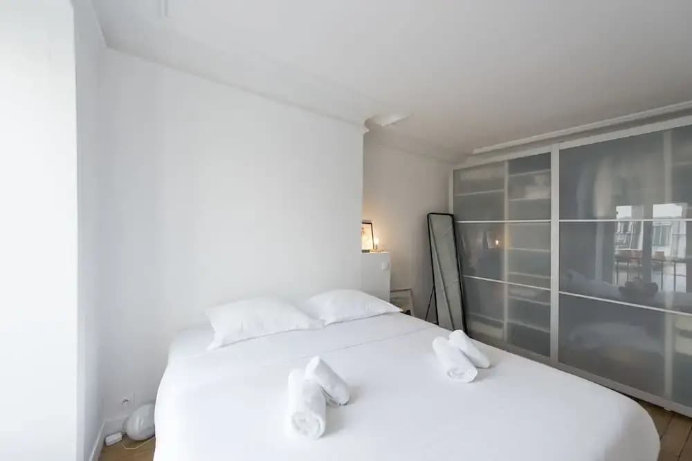 Contemporary near Arc de Triomphe - photo 6