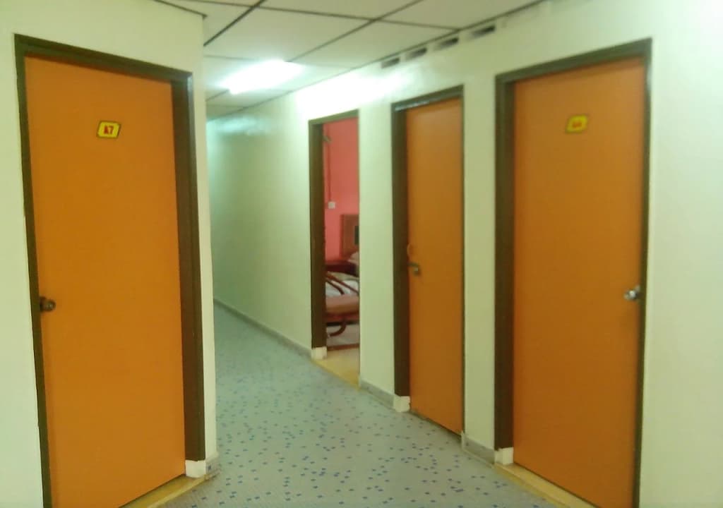 Embassy Hotel - photo 6