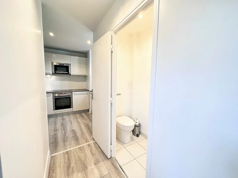 Copernic Right Luminous 2BR Apartment in Paris - photo 7