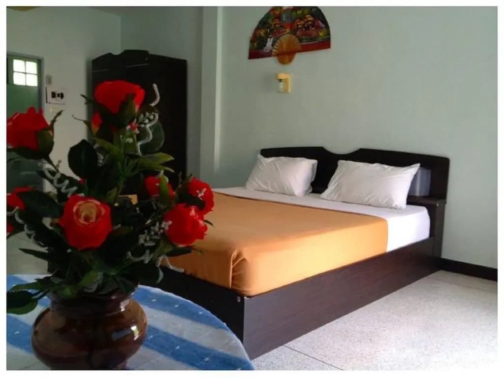 Peter Kamala Guesthouse - photo 2