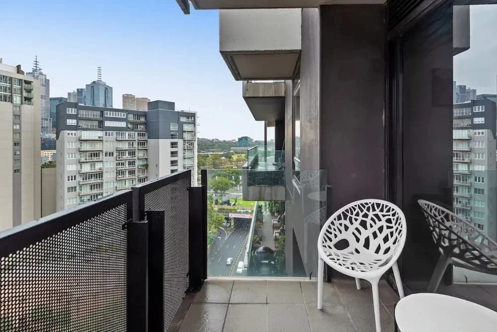 Central Southbank 1-bed Apartment - photo 9