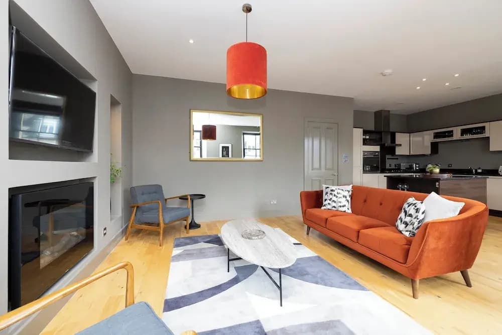 Stylish 2-bed flat in New Town - photo 18