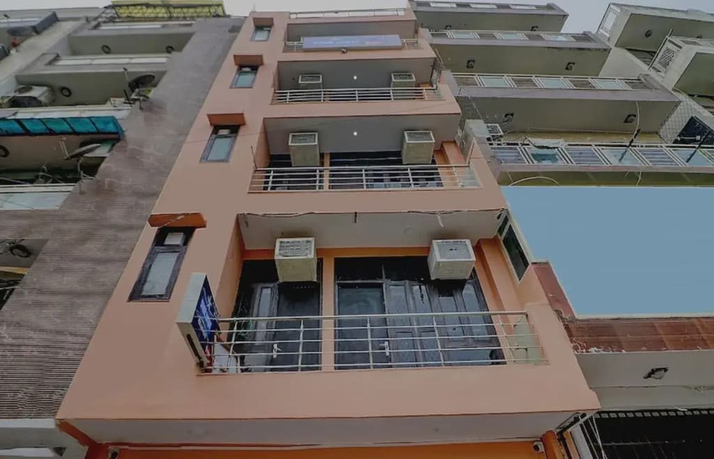 Roomshala Hotel Starlight - photo 2