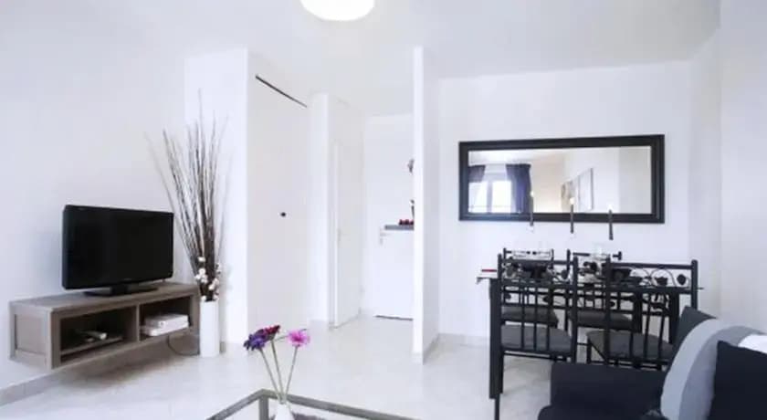 Parisian Apartment at the Foot of Montmartre - photo 13