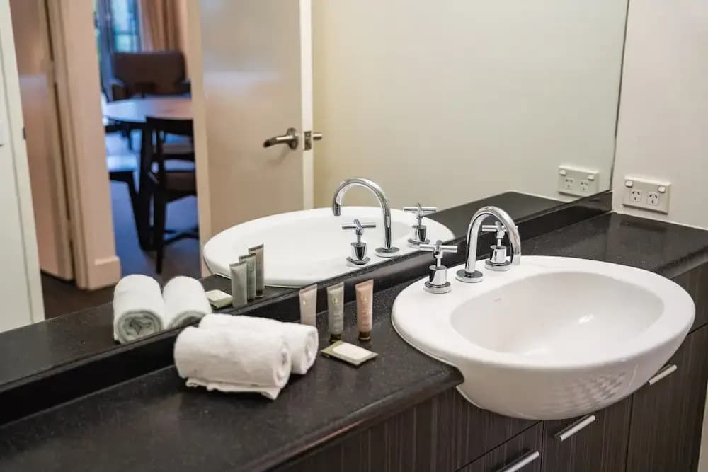 Chic 1-bed in East Melbourne With Gym & Pool - photo 7