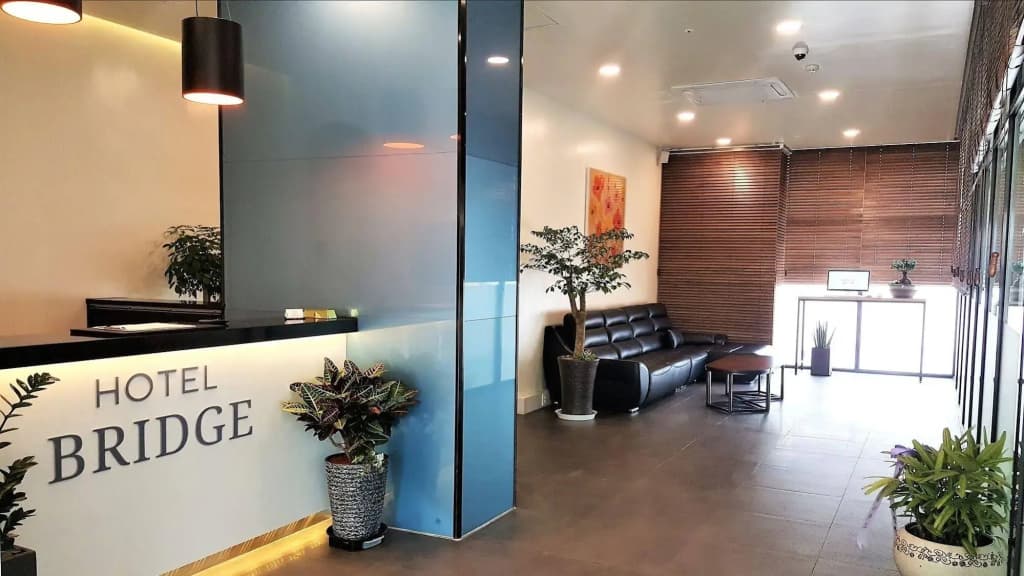 Bridge Hotel - photo 2