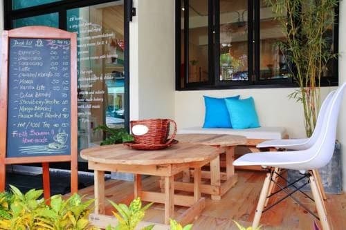 2W Cafe & Hostel - photo 11